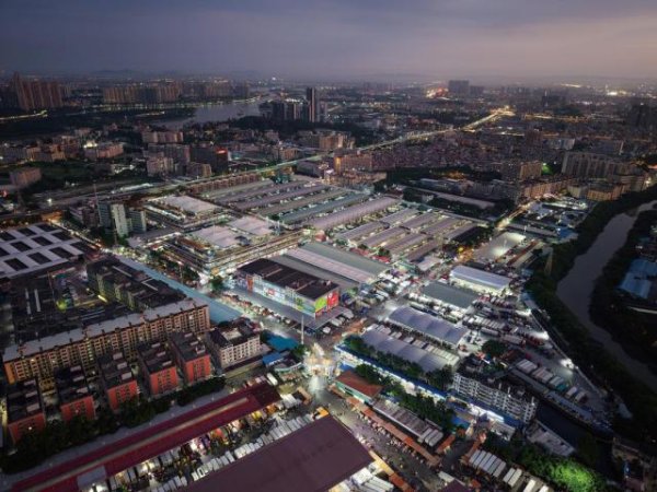 金橘策略 广州人半夜才去的市场，装下世界各地的甜